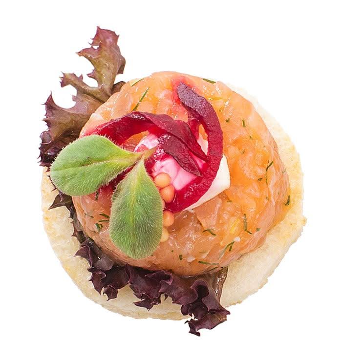 Hausgemachtes Lachstatar Canapé